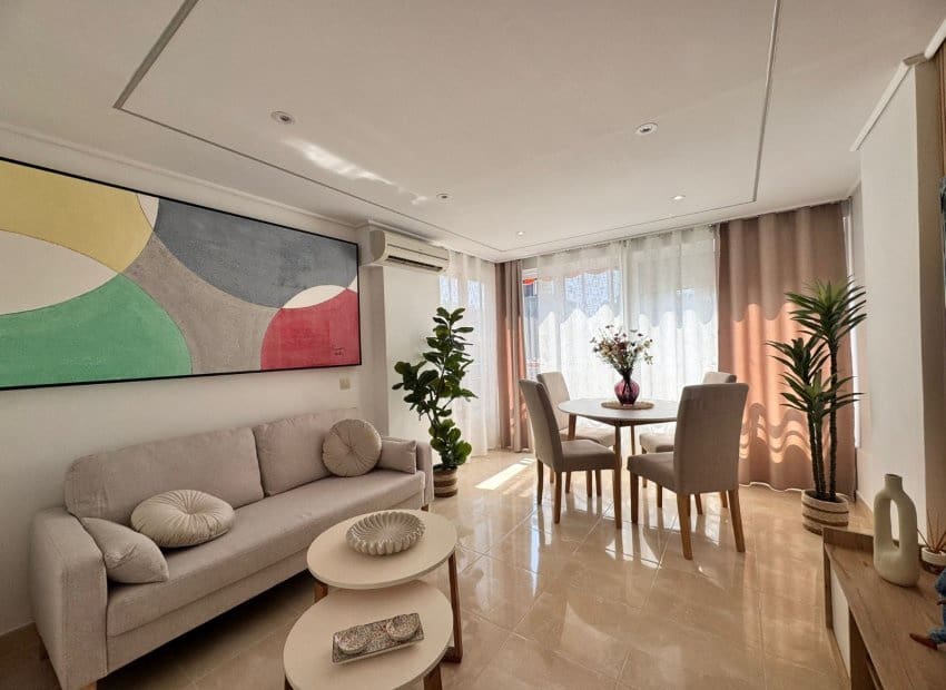 1 bedroom Beach Apartment for sale in Benidorm with pool - € 235,000 (Ref: 9722698)