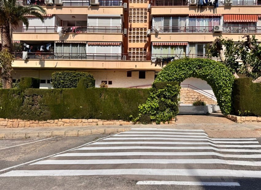 1 bedroom Beach Apartment for sale in Benidorm with pool - € 235,000 (Ref: 9722698)