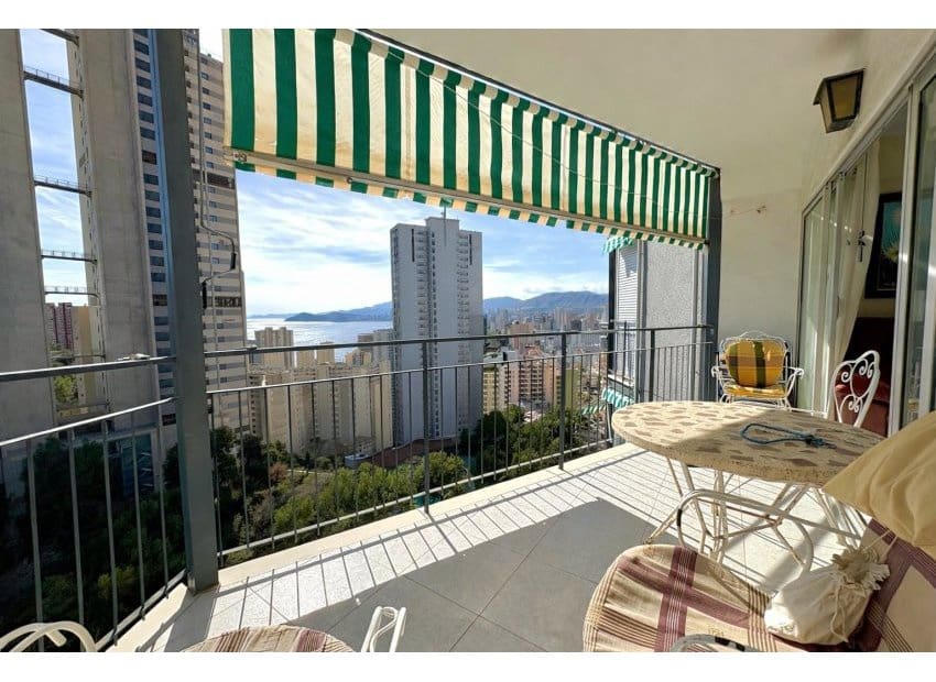 Apartamento de 3 habitaciones en Benidorm en venta con piscina garaje - 201.500 € (Ref: 9784992)