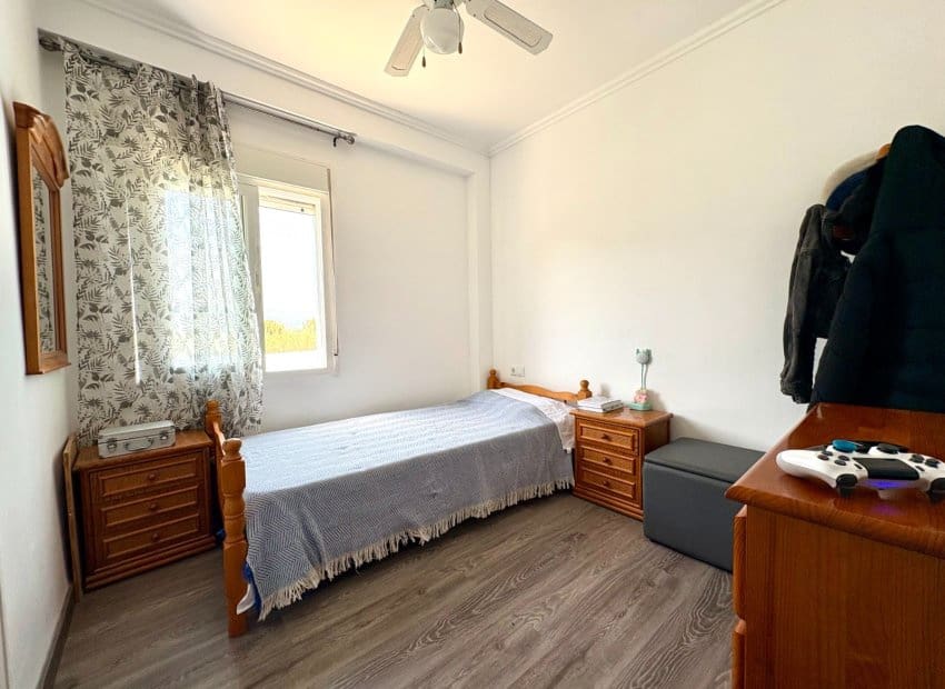 3 bedroom Beach Apartment for sale in Denia with garage - € 179,000 (Ref: 9793688)