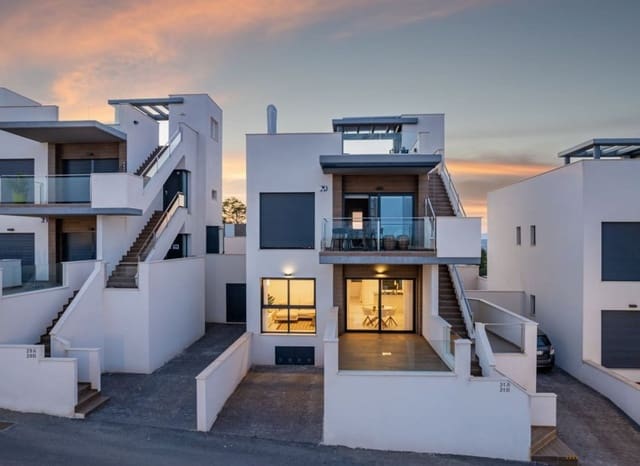 3 soveværelse Villa til salg i San Miguel de Salinas med swimmingpool - € 630.000 (Ref: 9834845)