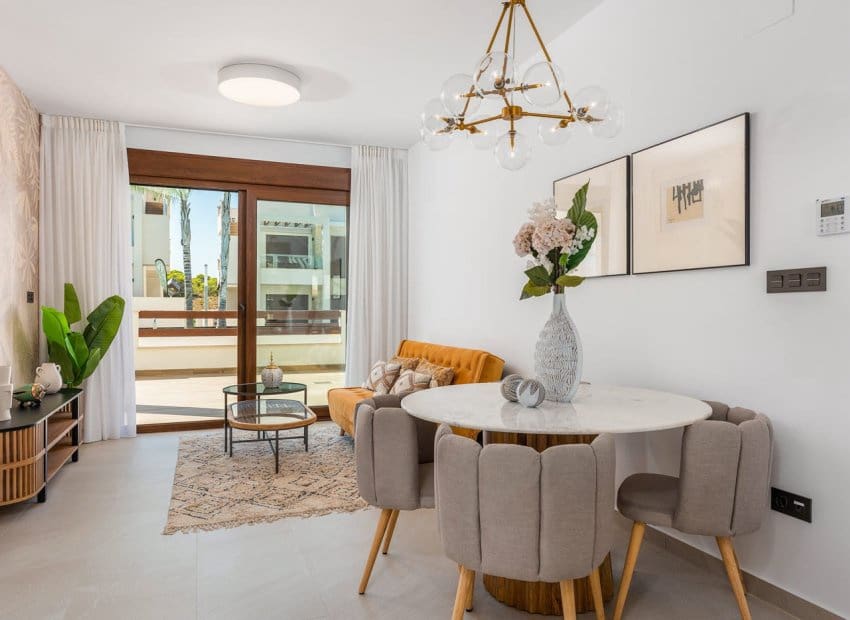 2 soveværelse Byhus til salg i Torrevieja med swimmingpool garage - € 285.000 (Ref: 9834846)