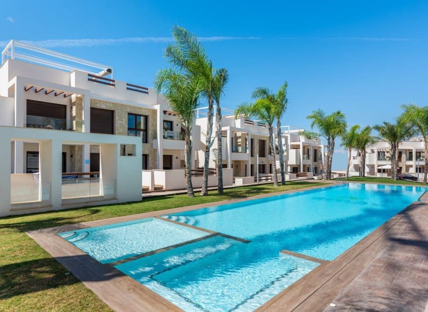 2 soveværelse Byhus til salg i Torrevieja med swimmingpool garage - € 285.000 (Ref: 9834846)