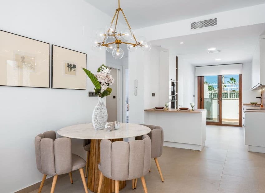 2 soveværelse Byhus til salg i Torrevieja med swimmingpool garage - € 285.000 (Ref: 9834846)