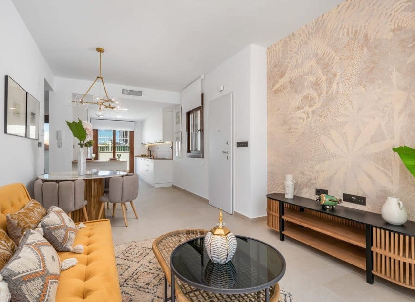 2 soveværelse Byhus til salg i Torrevieja med swimmingpool garage - € 285.000 (Ref: 9834846)