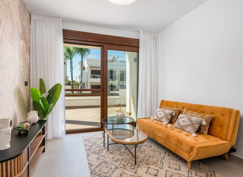2 soveværelse Byhus til salg i Torrevieja med swimmingpool garage - € 285.000 (Ref: 9834846)