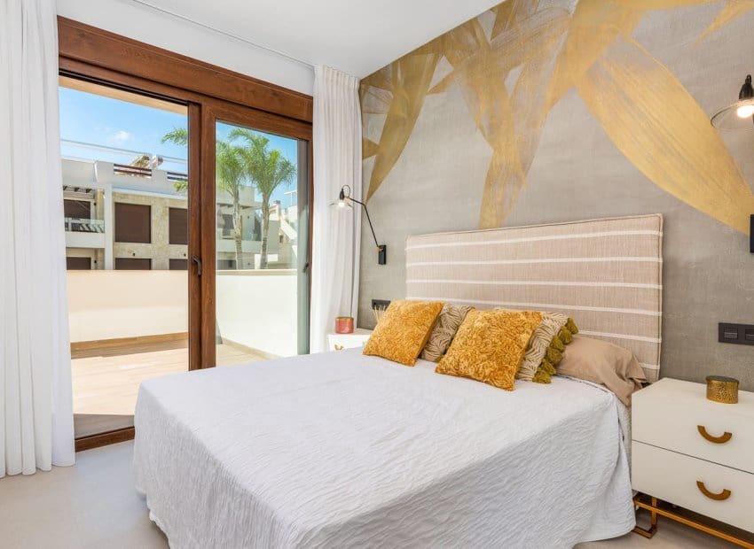 2 soveværelse Byhus til salg i Torrevieja med swimmingpool garage - € 285.000 (Ref: 9834846)