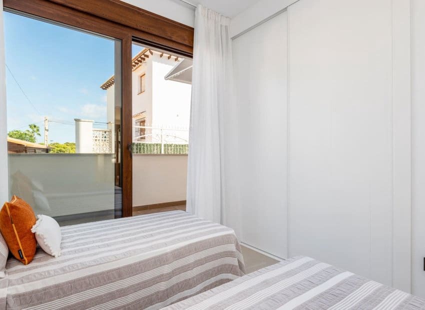 2 soveværelse Byhus til salg i Torrevieja med swimmingpool garage - € 285.000 (Ref: 9834846)