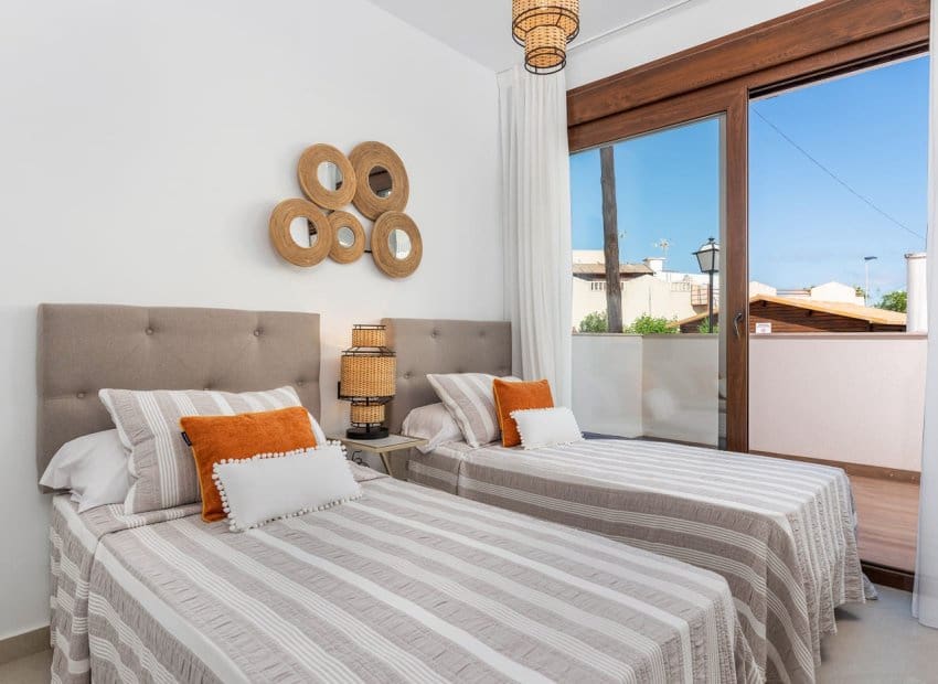 2 soveværelse Byhus til salg i Torrevieja med swimmingpool garage - € 285.000 (Ref: 9834846)