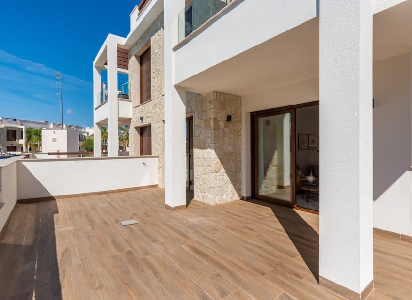 2 soveværelse Byhus til salg i Torrevieja med swimmingpool garage - € 285.000 (Ref: 9834846)