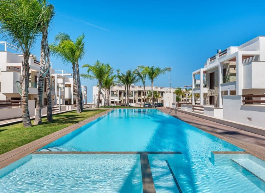 2 soveværelse Byhus til salg i Torrevieja med swimmingpool garage - € 285.000 (Ref: 9834846)