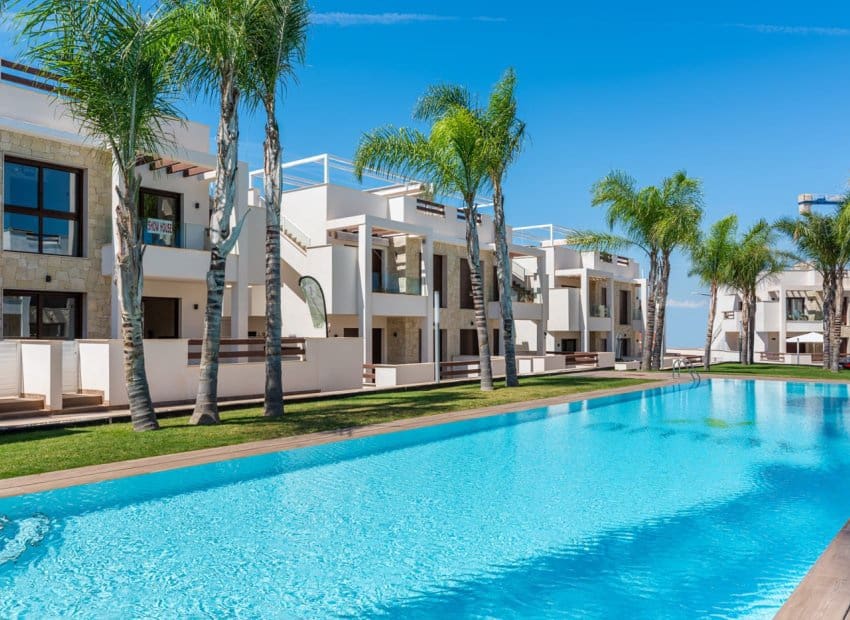 2 soveværelse Byhus til salg i Torrevieja med swimmingpool garage - € 285.000 (Ref: 9834846)