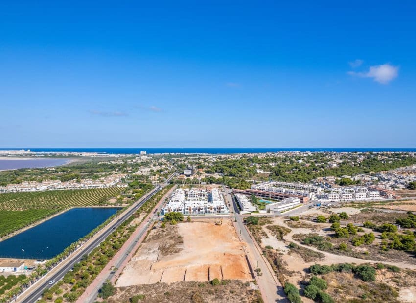 2 soveværelse Byhus til salg i Torrevieja med swimmingpool garage - € 285.000 (Ref: 9834846)