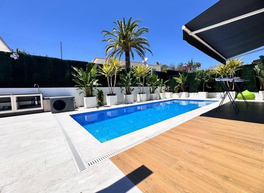 3 soveværelse Villa til salg i La Nucia med swimmingpool - € 530.000 (Ref: 9944944)