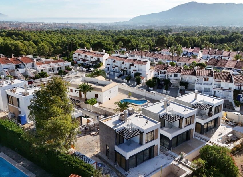 3 soveværelse Villa til salg i La Nucia med swimmingpool - € 530.000 (Ref: 9944944)