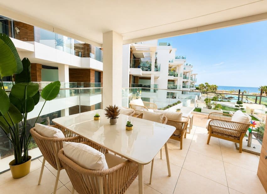 3 soveværelse Strandlejlighed til salg i Denia med swimmingpool garage - € 575.000 (Ref: 9946358)