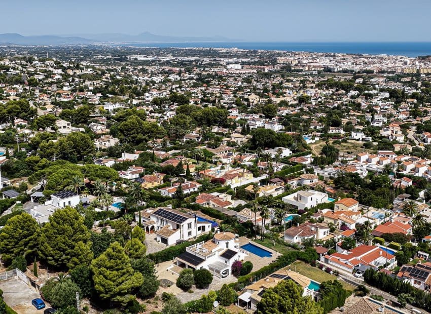 4 bedroom Villa for sale in Denia with pool - € 895,000 (Ref: 9953122)