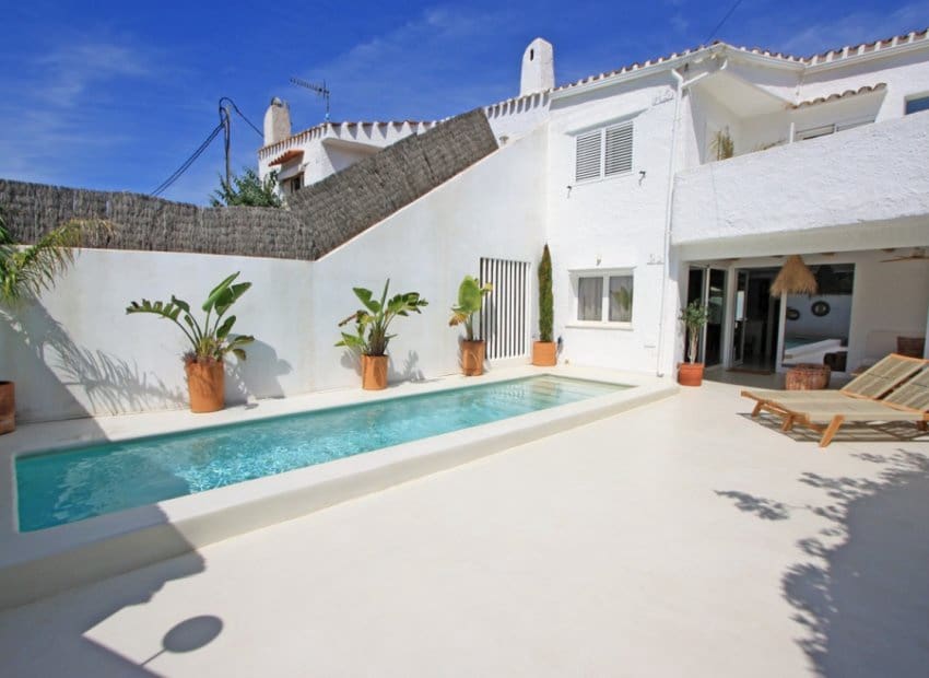 3 bedroom Villa for sale in Denia with pool - € 749,000 (Ref: 9971784)