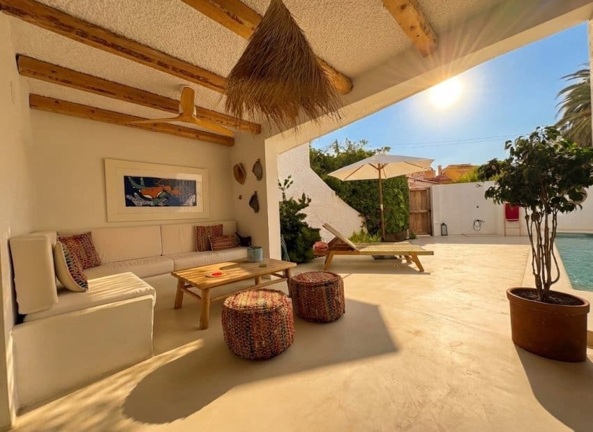 3 bedroom Villa for sale in Denia with pool - € 749,000 (Ref: 9971784)