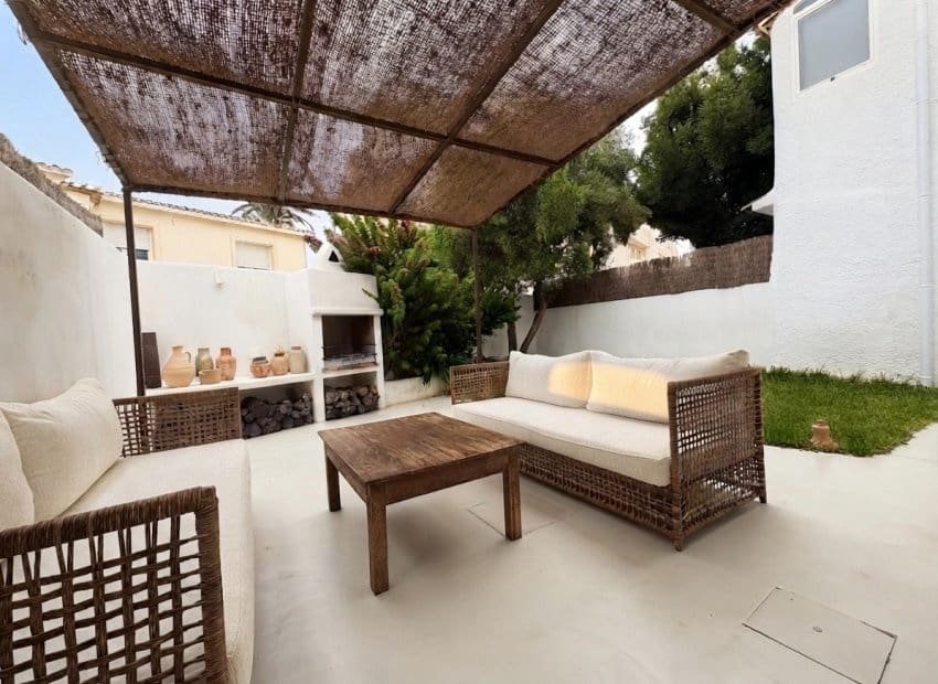 3 bedroom Villa for sale in Denia with pool - € 749,000 (Ref: 9971784)