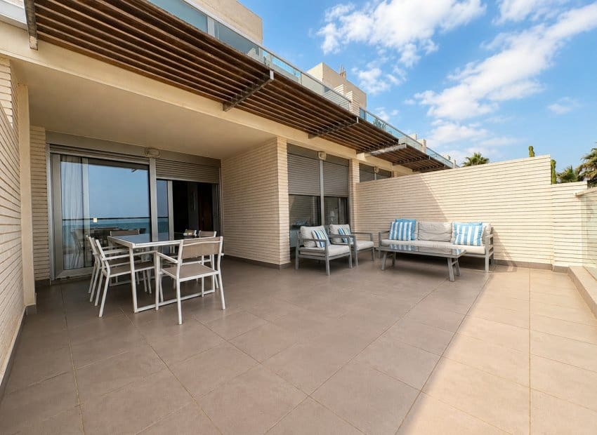 2 bedroom Beach Apartment for sale in Denia with pool garage - € 575,000 (Ref: 9976023)