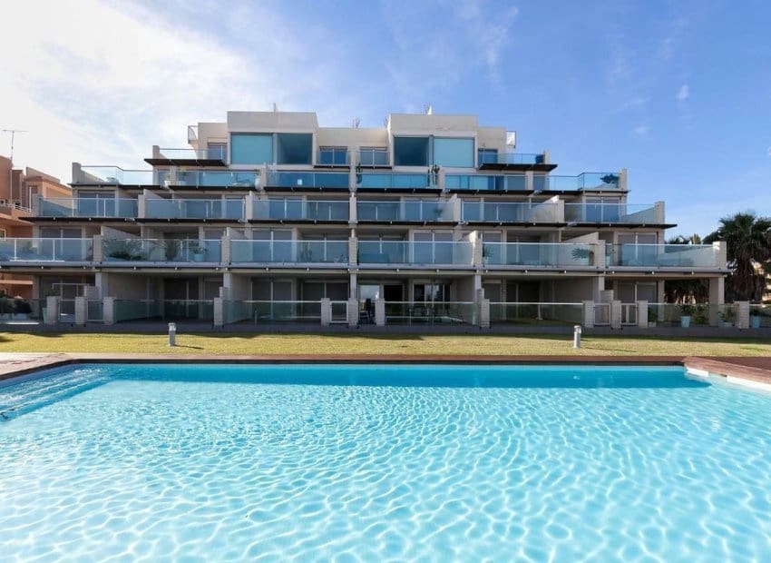 2 bedroom Beach Apartment for sale in Denia with pool garage - € 575,000 (Ref: 9976023)