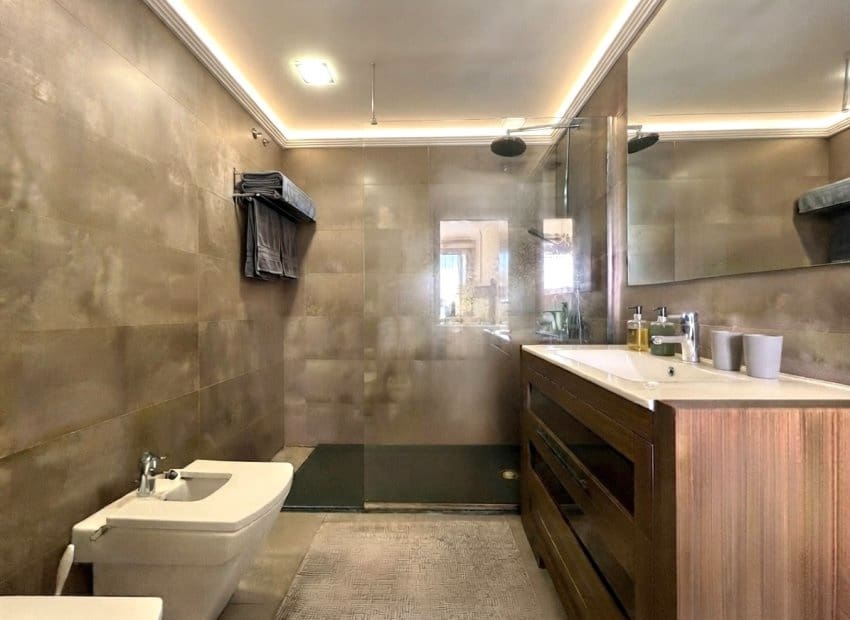 2 bedroom Beach Apartment for sale in Denia with pool garage - € 575,000 (Ref: 9976023)