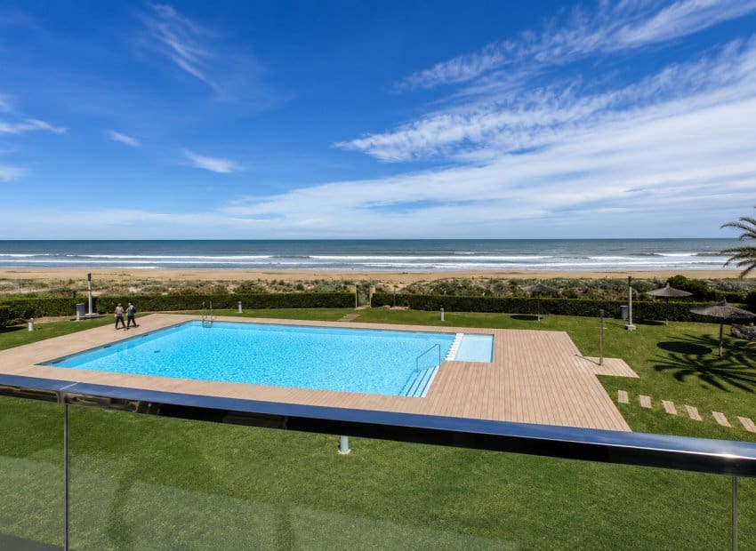 2 bedroom Beach Apartment for sale in Denia with pool garage - € 575,000 (Ref: 9976023)
