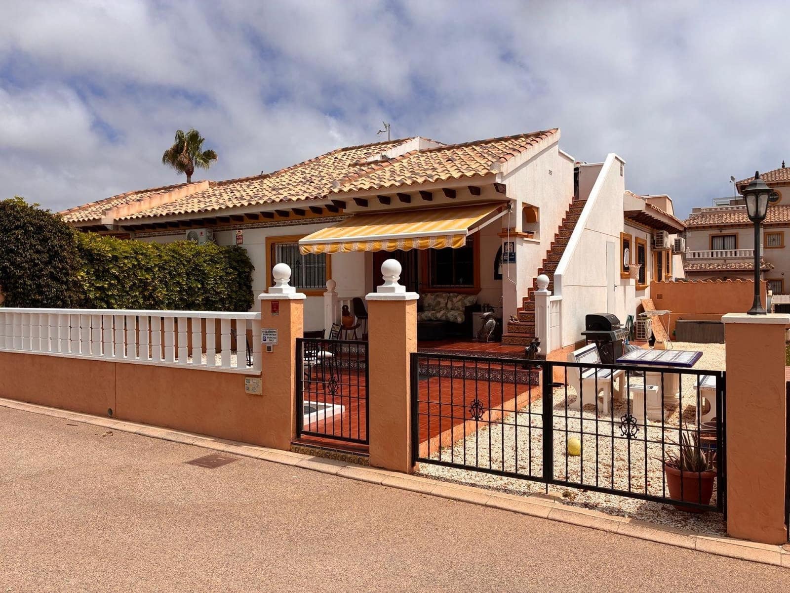2 soverom Villa til salgs i Orihuela Costa med svømmebasseng - € 249 995 (Ref: 10005635)
