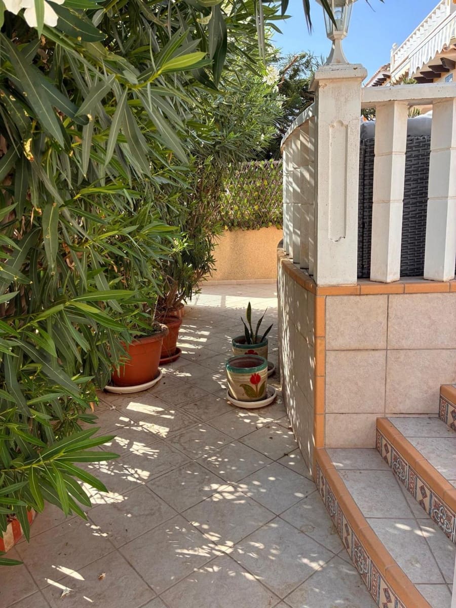 2 soveværelse Semi-Rækkehus til salg i Orihuela Costa med swimmingpool - € 269.000 (Ref: 10022489)