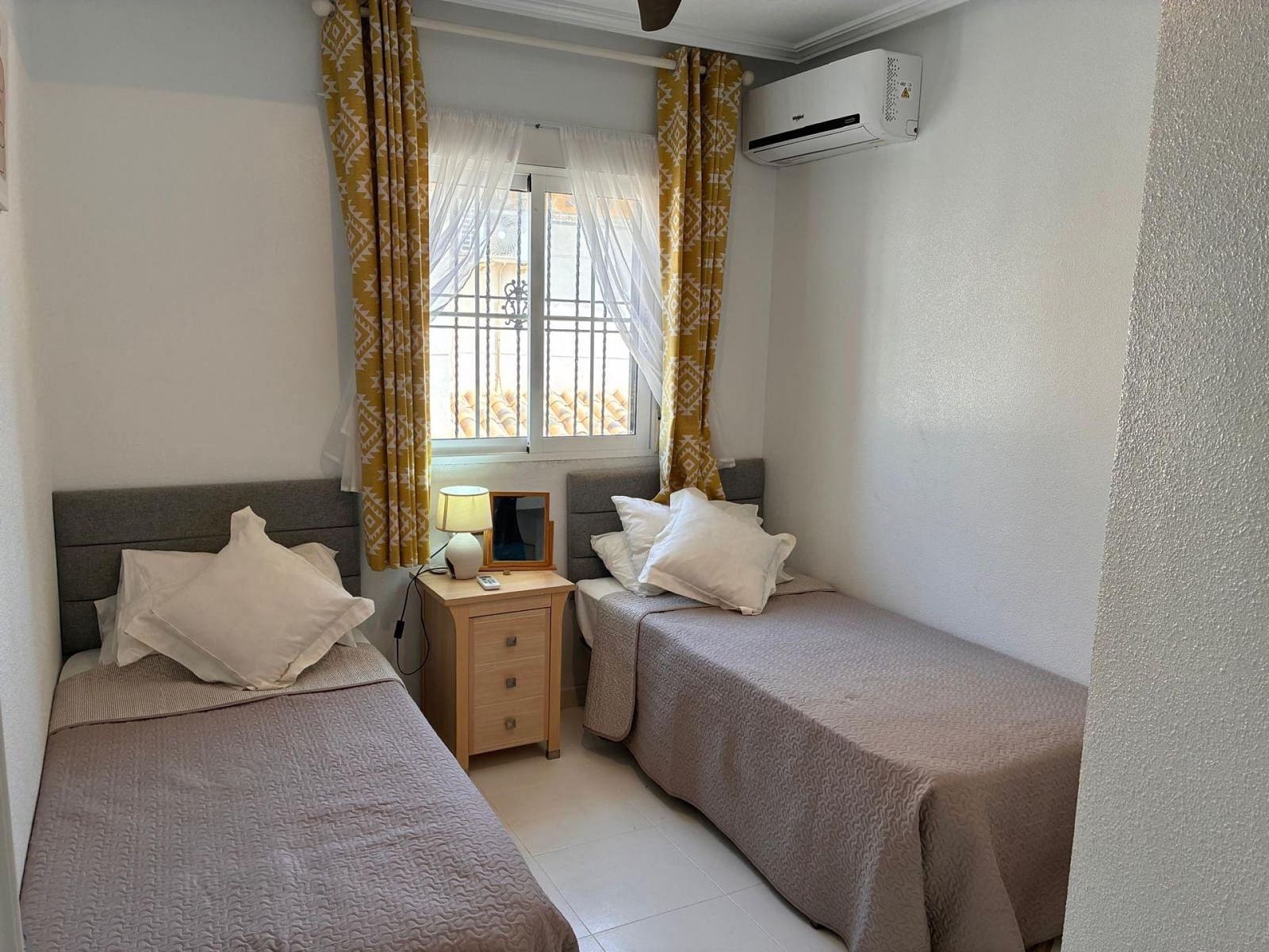2 soveværelse Semi-Rækkehus til salg i Orihuela Costa med swimmingpool - € 269.000 (Ref: 10022489)