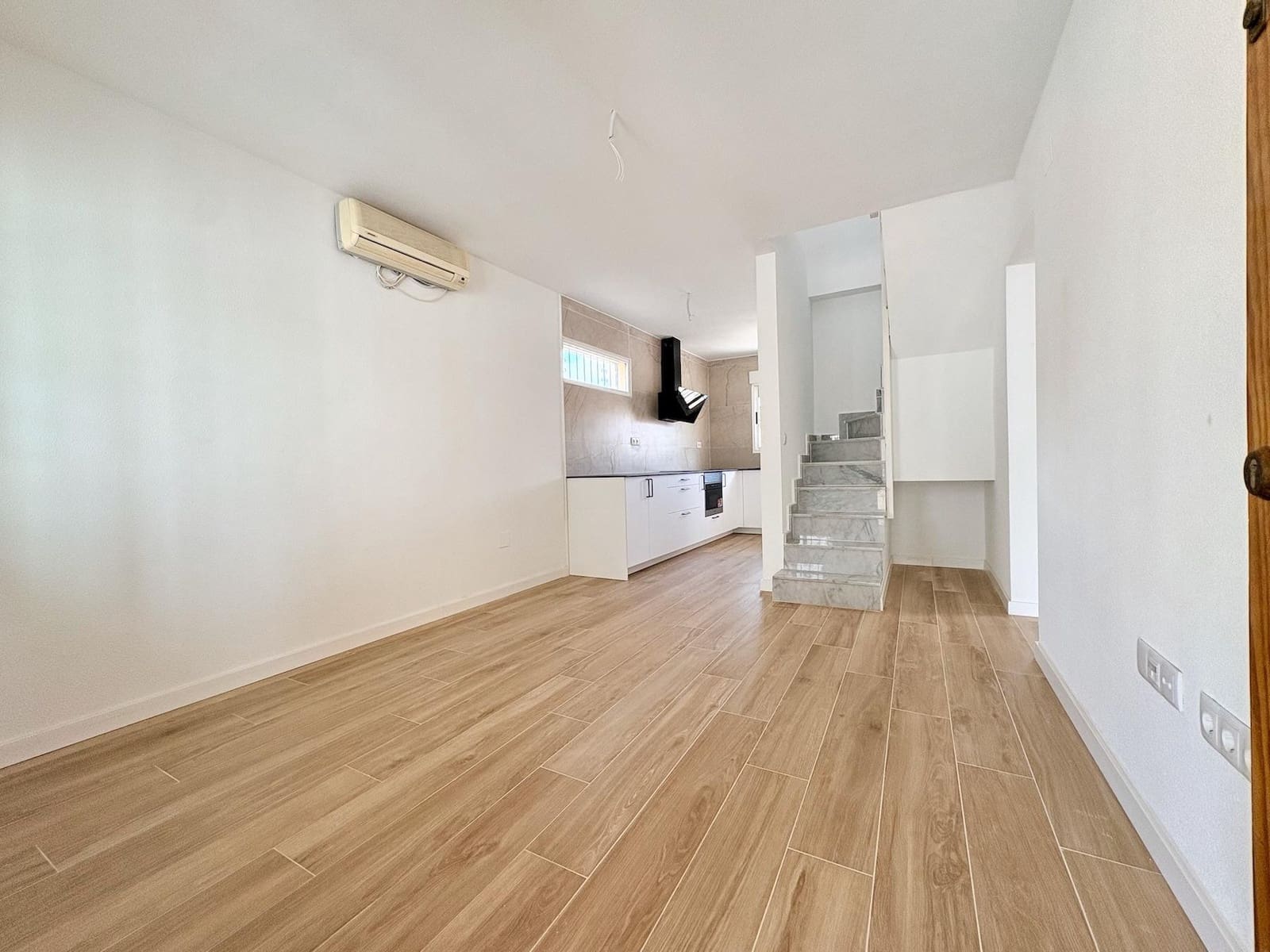 4 Zimmer Villa zu verkaufen in Los Balcones mit Pool - 270.000 € (Ref: 10062258)