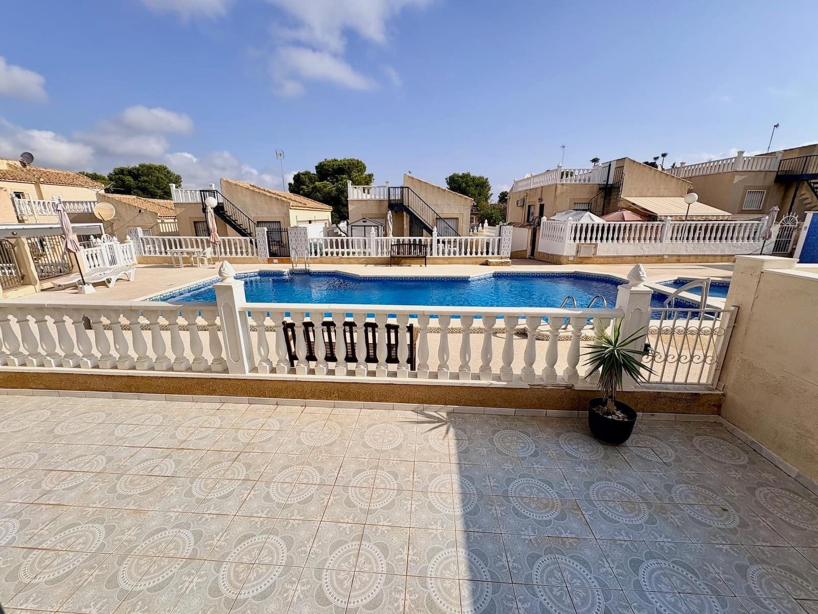 4 Zimmer Villa zu verkaufen in Los Balcones mit Pool - 270.000 € (Ref: 10062258)