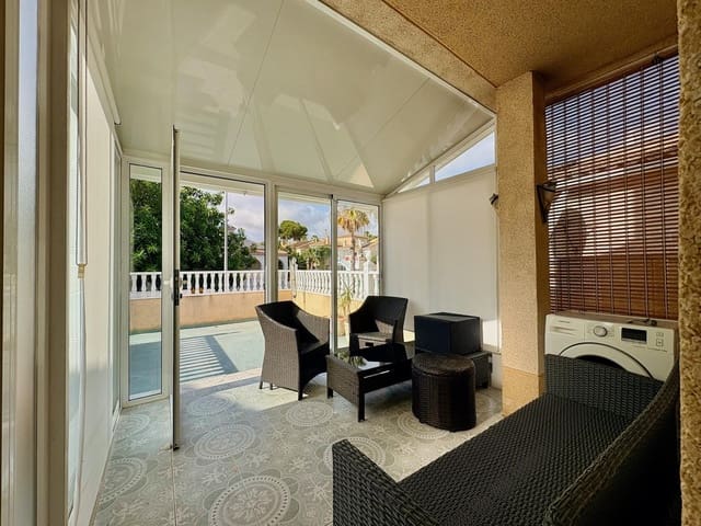4 Zimmer Villa zu verkaufen in Los Balcones mit Pool - 270.000 € (Ref: 10062258)
