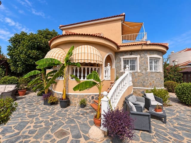 3 soveværelse Villa til salg i Doña Pepa, Rojales med swimmingpool - € 399.950 (Ref: 10067940)