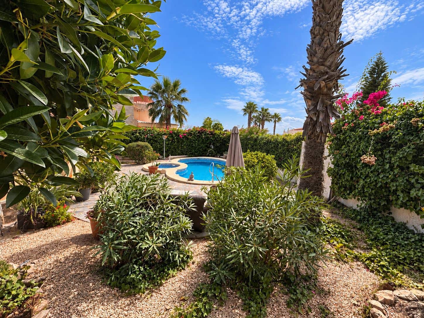 3 soveværelse Villa til salg i Dona Pepa med swimmingpool - € 399.950 (Ref: 10067940)