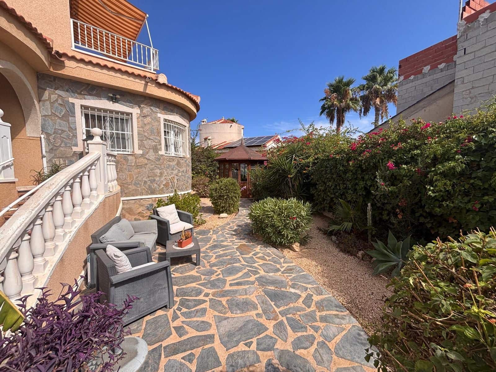 3 soveværelse Villa til salg i Dona Pepa med swimmingpool - € 399.950 (Ref: 10067940)