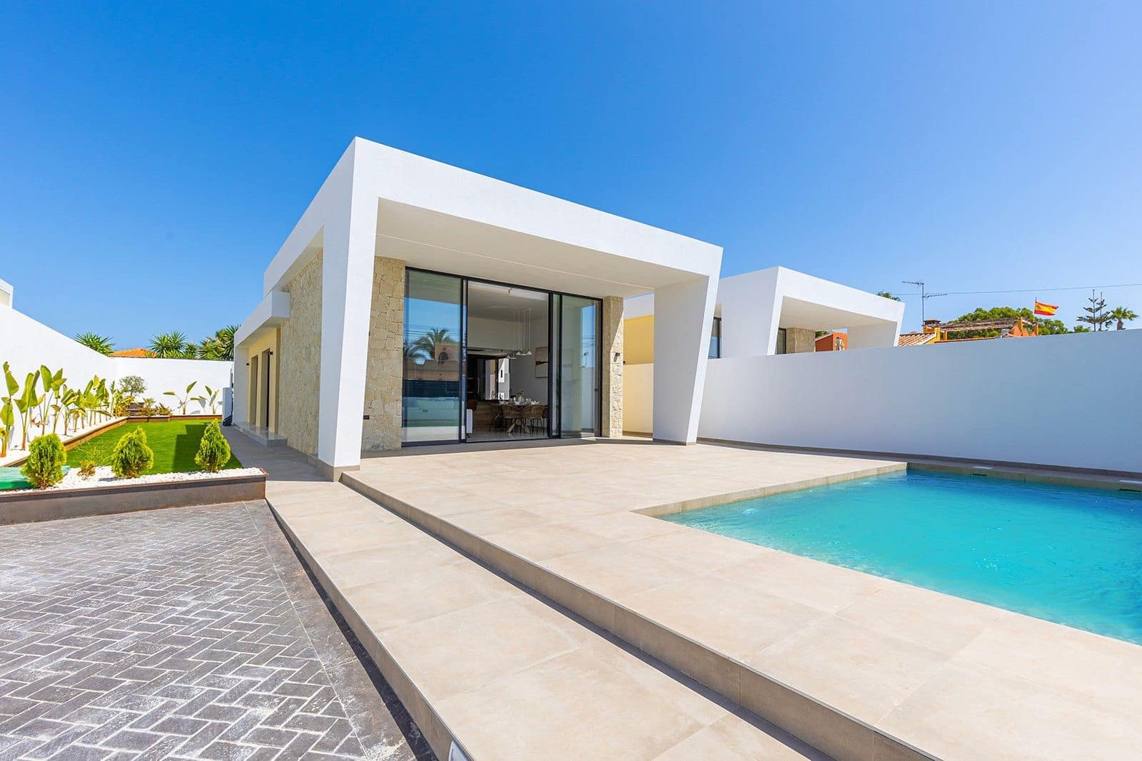 3 makuuhuone Huvila myytävänä paikassa Torrevieja mukana uima-altaan - 700 000 € (Ref: 10078376)