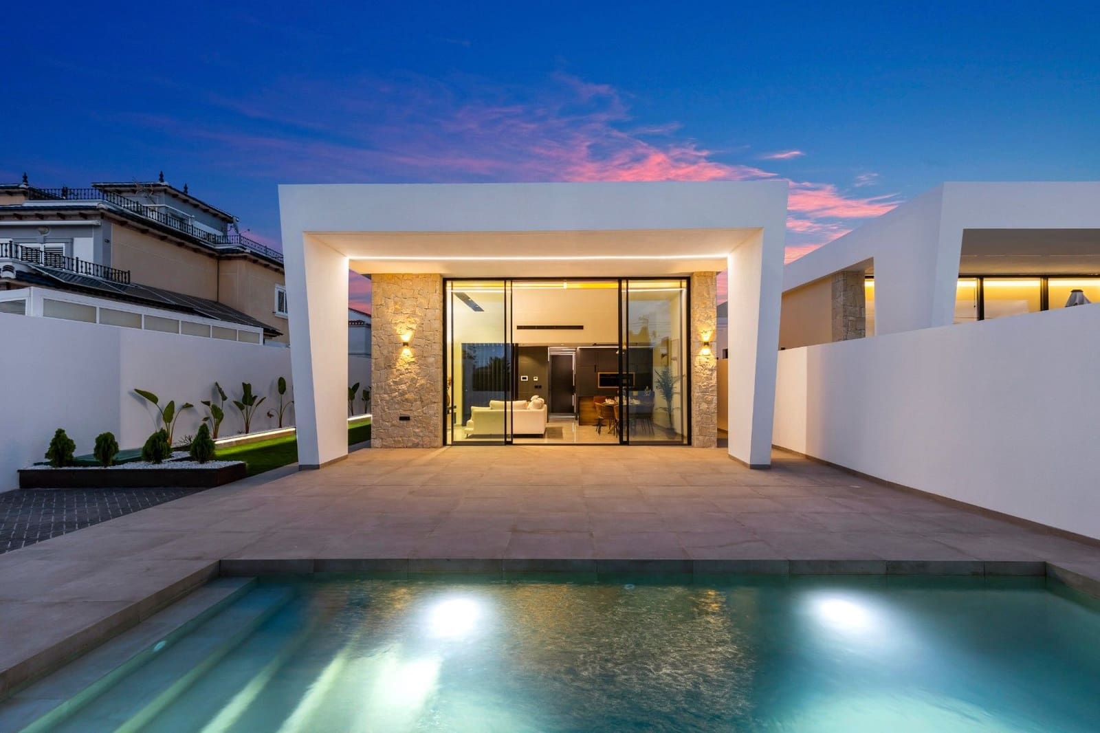 3 makuuhuone Huvila myytävänä paikassa Torrevieja mukana uima-altaan - 700 000 € (Ref: 10078376)
