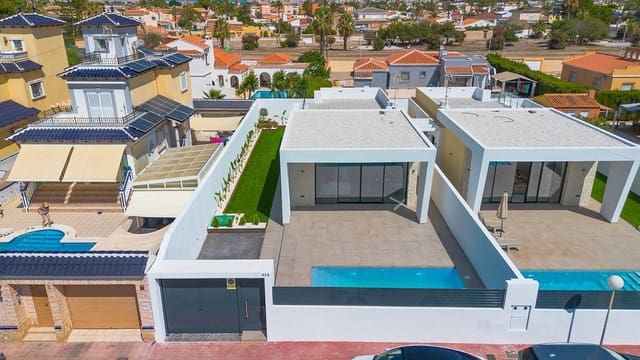 3 camera da letto Villa in vendita in El Chaparral - La Siesta - La Torreta, Torrevieja con piscina - 700.000 € (Rif: 10078376)
