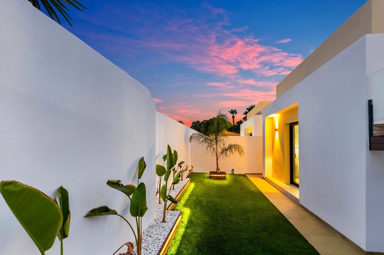 3 makuuhuone Huvila myytävänä paikassa Torrevieja mukana uima-altaan - 700 000 € (Ref: 10078376)