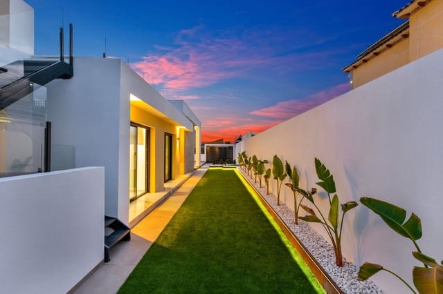 3 camera da letto Villa in vendita in El Chaparral - La Siesta - La Torreta, Torrevieja con piscina - 700.000 € (Rif: 10078376)