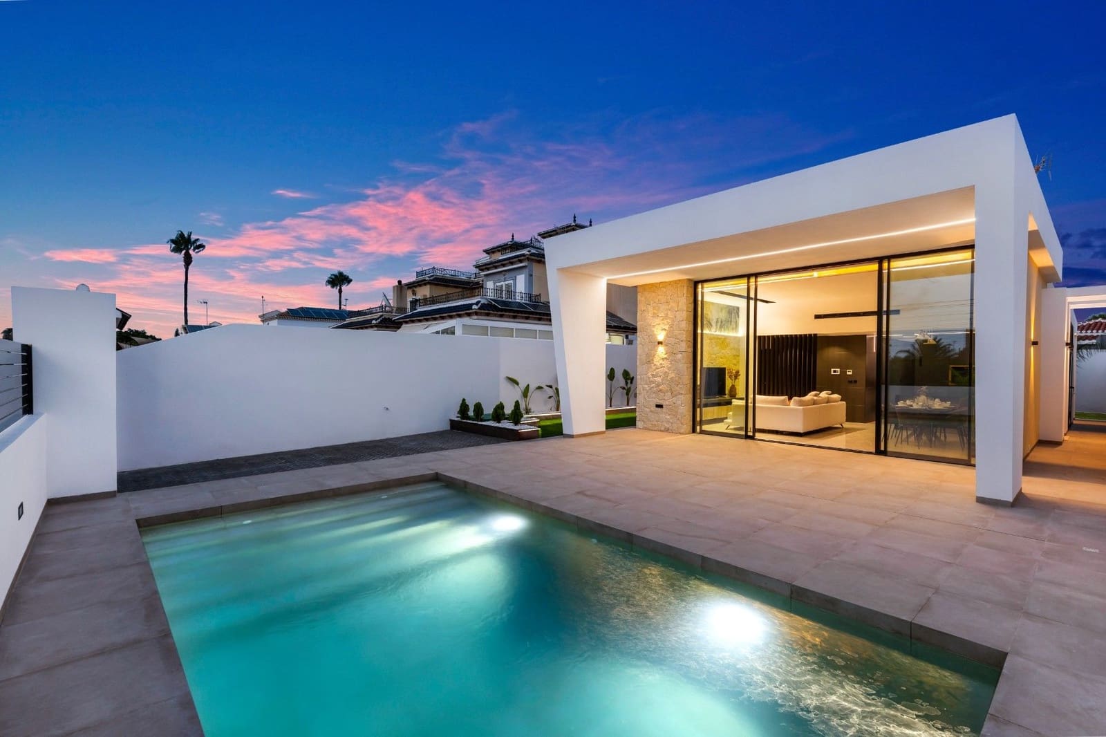 3 makuuhuone Huvila myytävänä paikassa Torrevieja mukana uima-altaan - 700 000 € (Ref: 10078376)