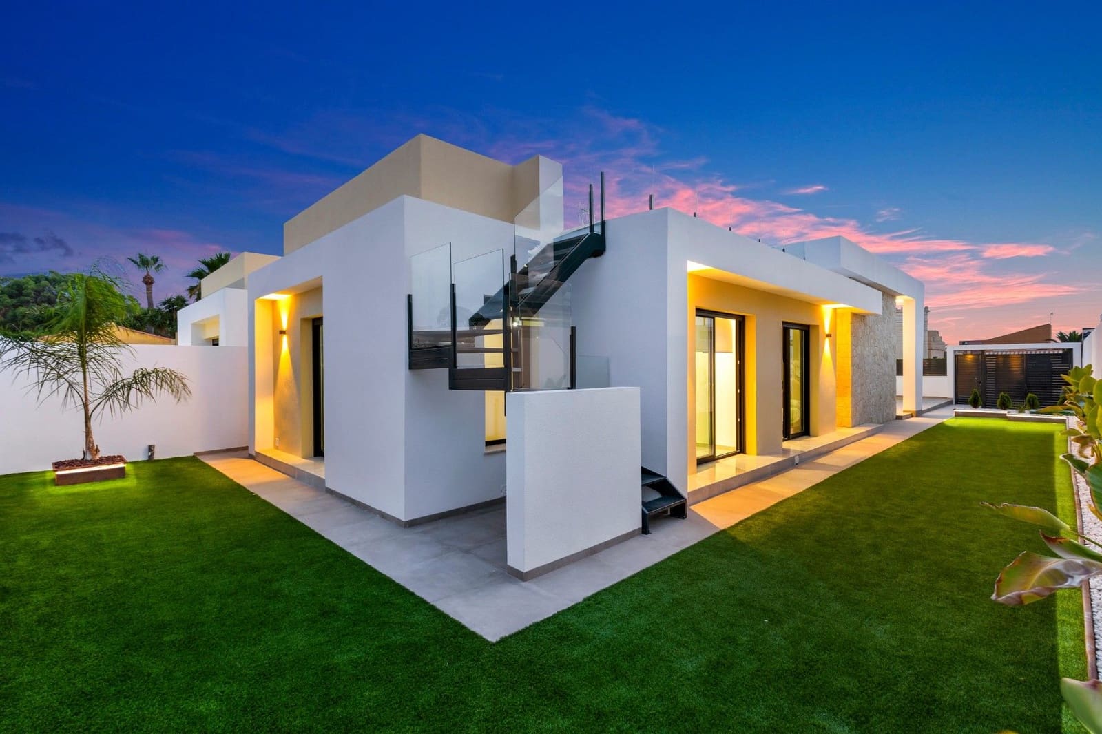 3 makuuhuone Huvila myytävänä paikassa Torrevieja mukana uima-altaan - 700 000 € (Ref: 10078376)