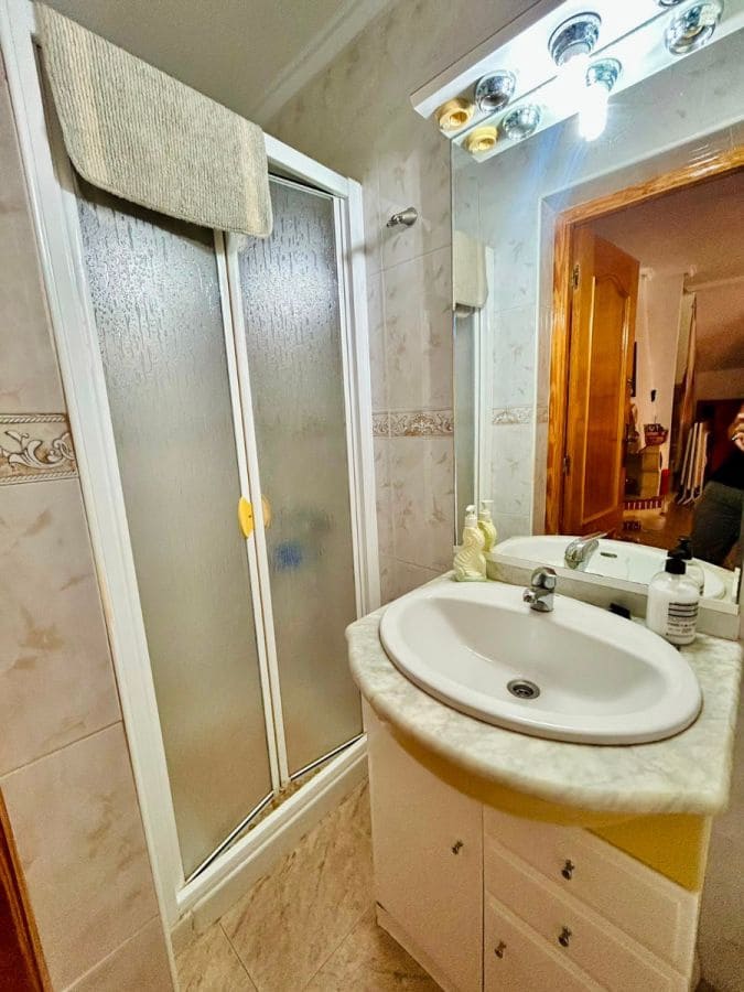 Adosado de 3 habitaciones en Torrevieja en venta - 219.000 € (Ref: 10078381)