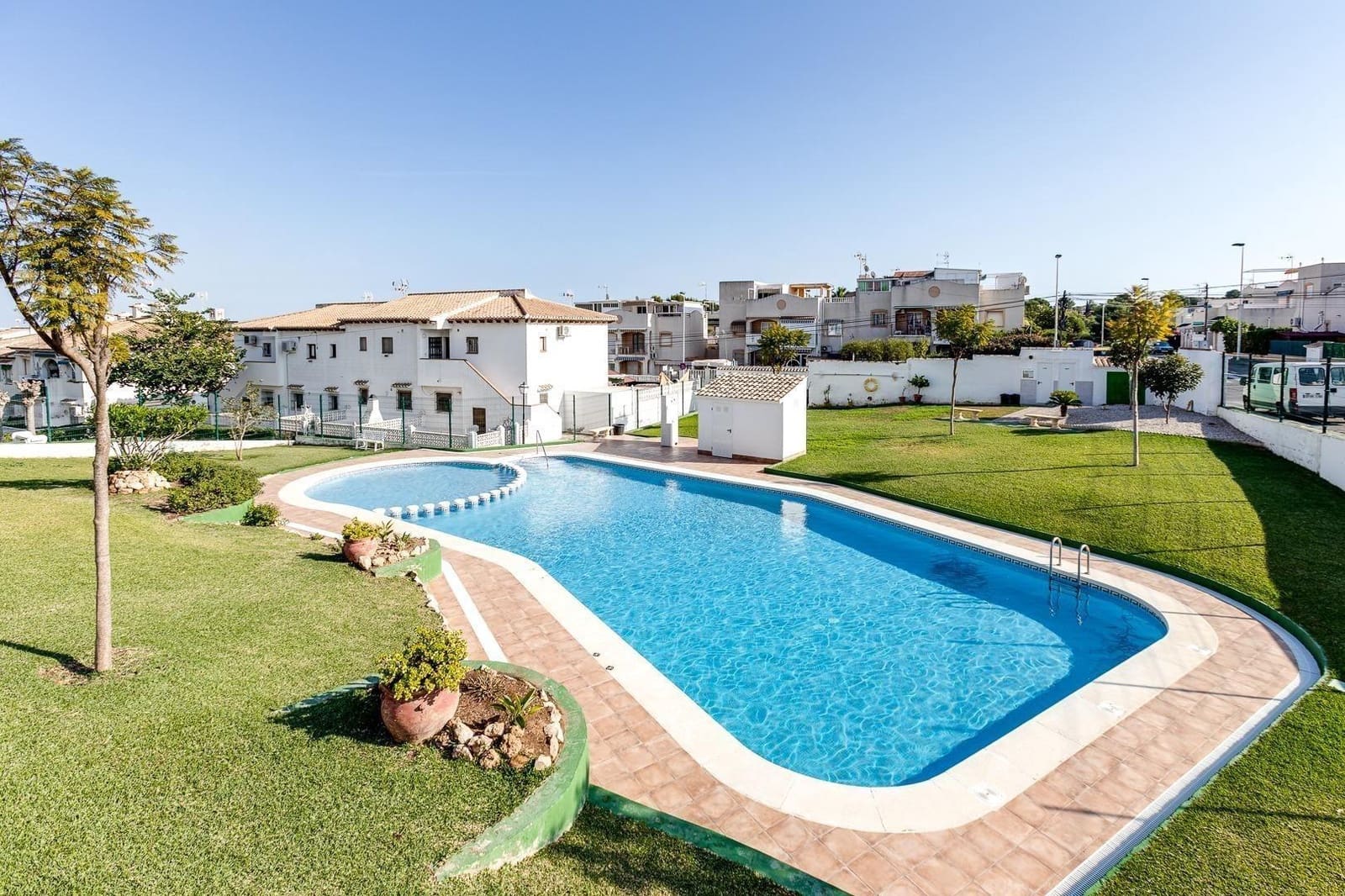 2 quarto Bungalow para venda em Los Balcones com piscina - 130 000 € (Ref: 10100452)