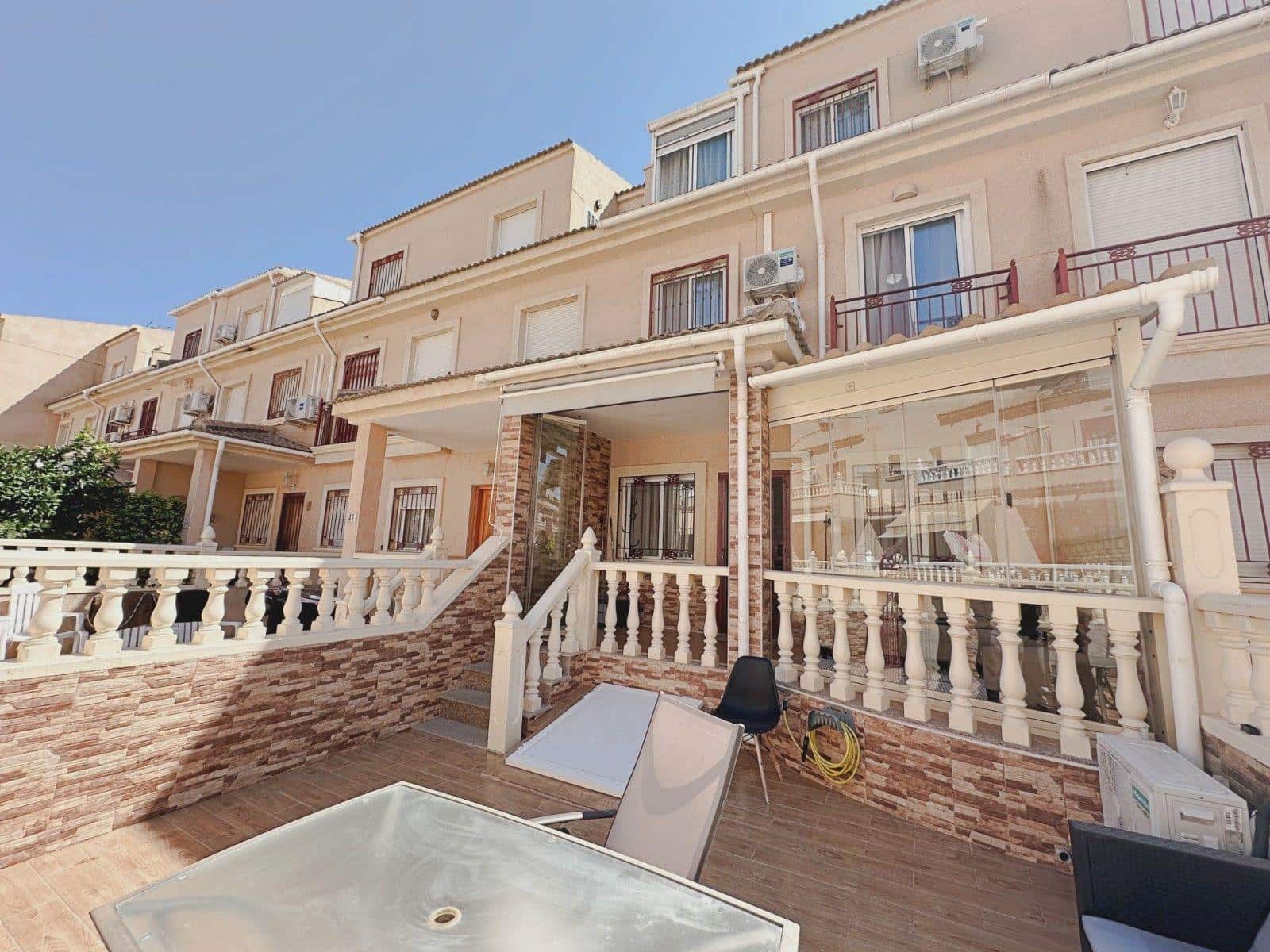 3 makuuhuone Rivitalo myytävänä paikassa La Zenia mukana uima-altaan - 263 900 € (Ref: 10133408)