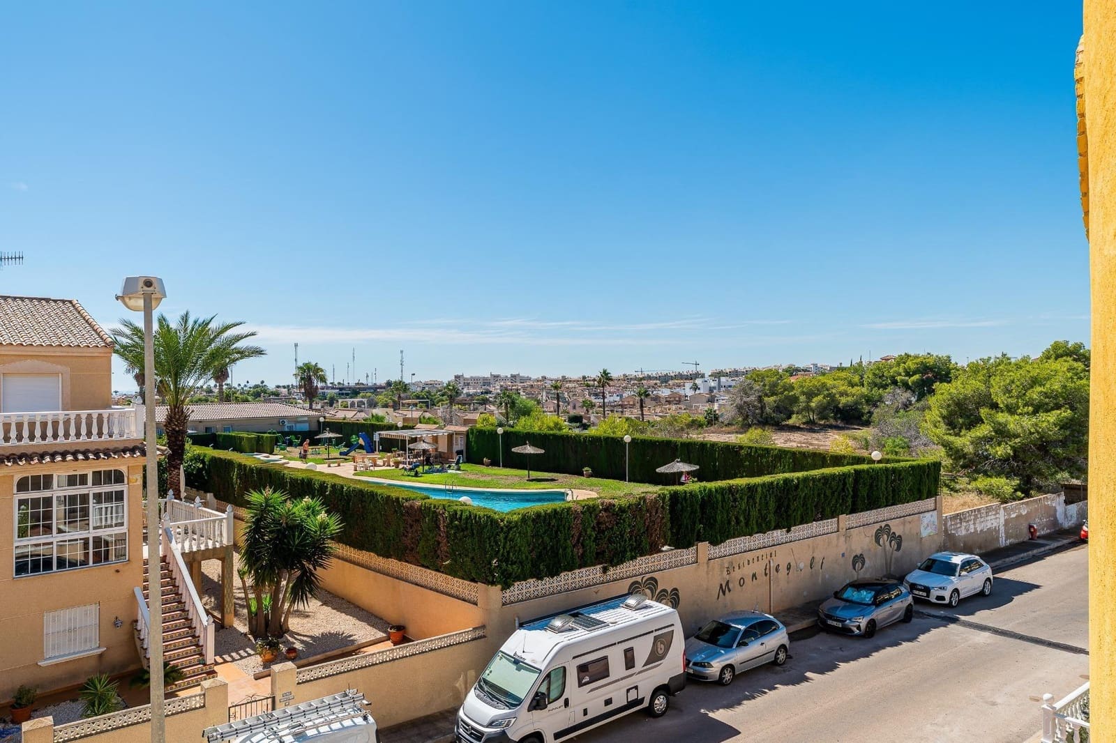 2 soverom Penthouse til salgs i Villamartin med svømmebasseng - € 134 900 (Ref: 10159690)