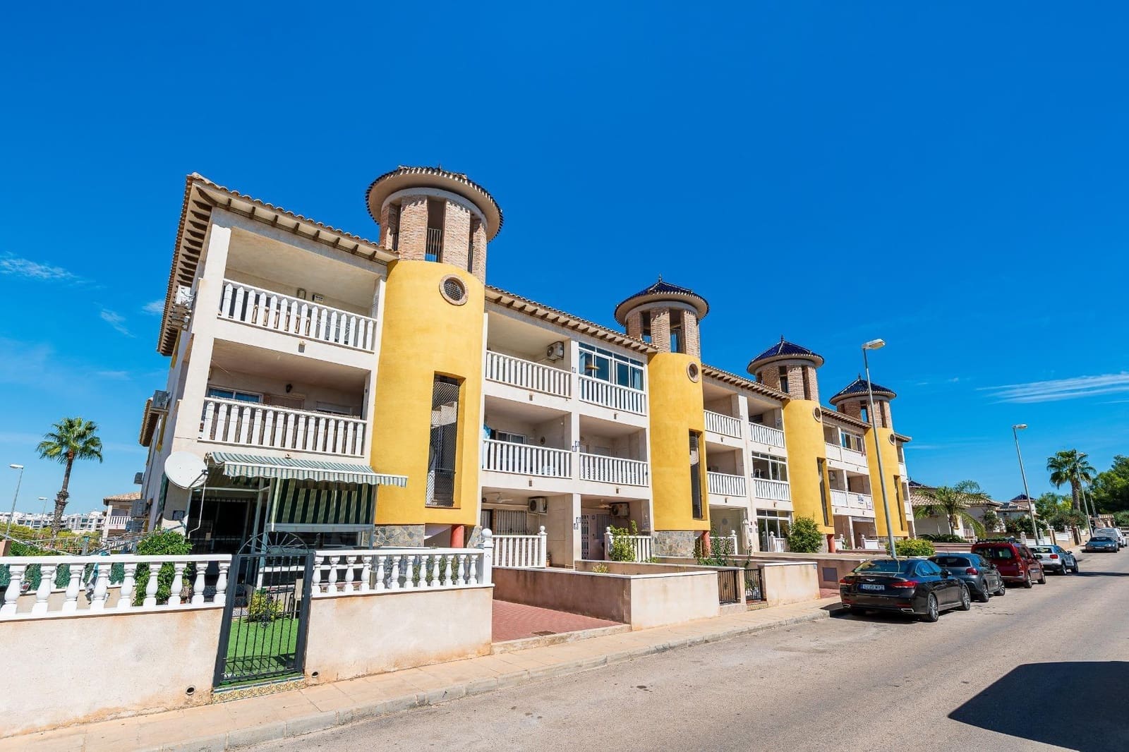 2 soverom Penthouse til salgs i Villamartin med svømmebasseng - € 134 900 (Ref: 10159690)