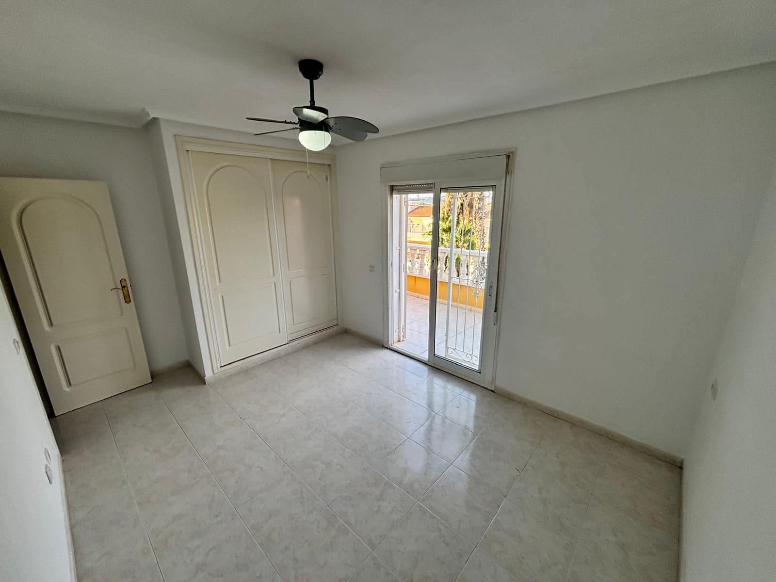 3 slaapkamer Rijtjeshuis te koop in Benijofar met zwembad - € 225.000 (Ref: 10163121)